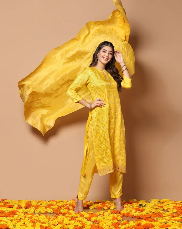 Yellow_Dola_Silk_Jacquard_Work_Kurta_Set_With_Dupatta_For_Women