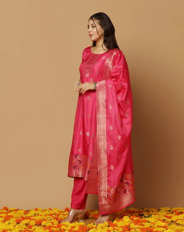 Pink_Jacquard_Kurta_And_Pant_Set_With_Dupatta
