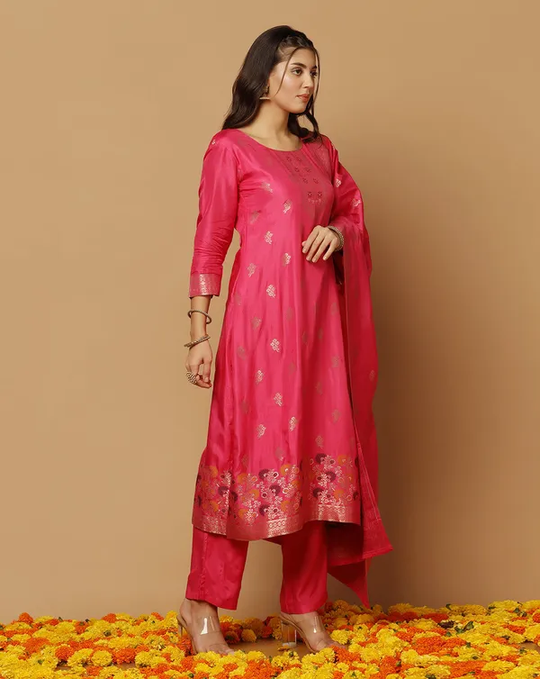 Pink_Jacquard_Kurta_And_Pant_Set_With_Dupatta