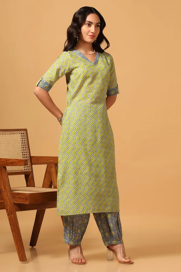 Yellow_Cotton_Chevron_Printed_Kurta_With_Pant_Set