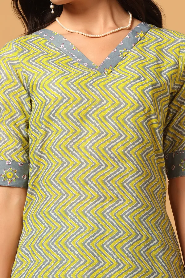 Yellow_Cotton_Chevron_Printed_Kurta_With_Pant_Set