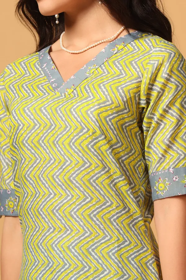 Yellow_Cotton_Chevron_Printed_Kurta_With_Pant_Set