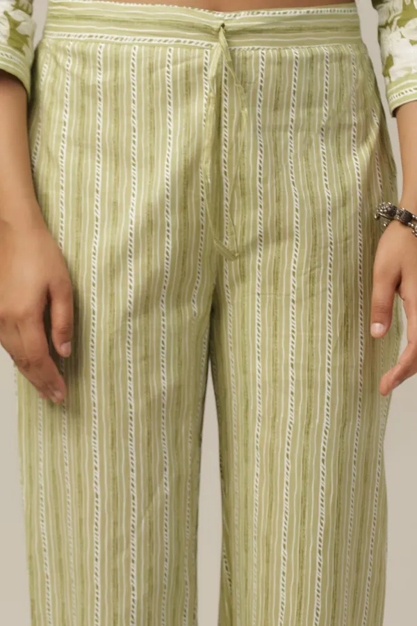 Pista_Cotton_All-Over_Printed_Calf_Length_Kurta_With_Pant_Set