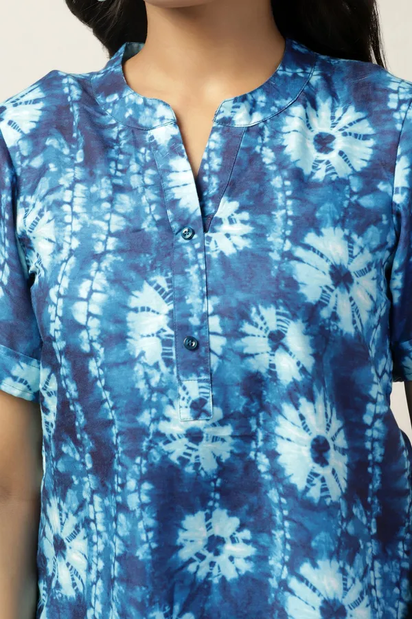 Blue_Cotton_Blend_Tie_&_Dye_Printed_Regular_Style_Hip_Length_Top_For_Women