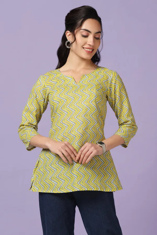 Yellow_Chevron_Print_Straight_Tunic_Top_For_Women