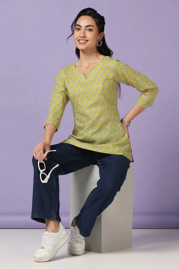 Yellow_Chevron_Print_Straight_Tunic_Top_For_Women