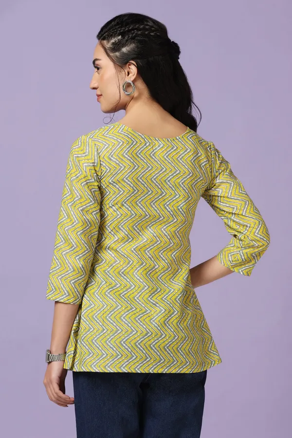 Yellow_Chevron_Print_Straight_Tunic_Top_For_Women