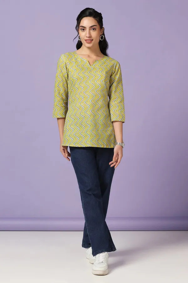 Yellow_Chevron_Print_Straight_Tunic_Top_For_Women