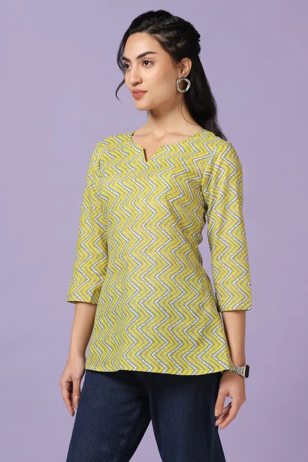 Yellow_Chevron_Print_Straight_Tunic_Top_For_Women