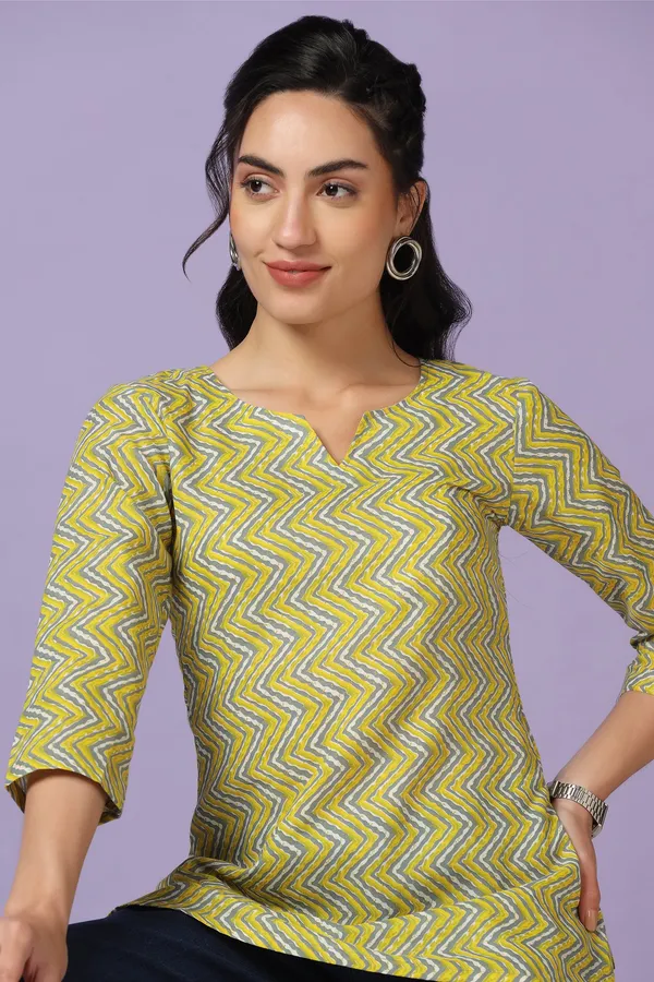 Yellow_Chevron_Print_Straight_Tunic_Top_For_Women