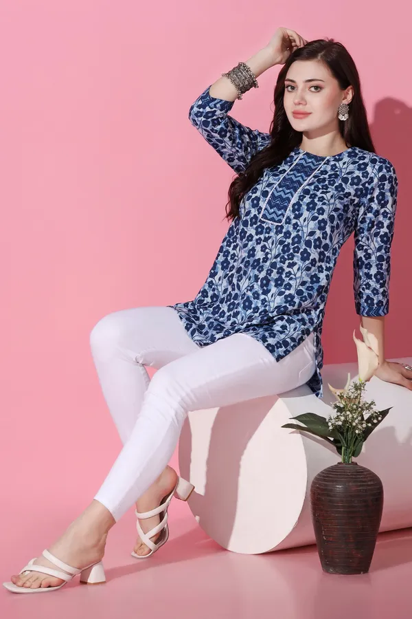 Blue_Cotton_Slub_Floral_Printed_Straight_Tunic_Top_For_Women