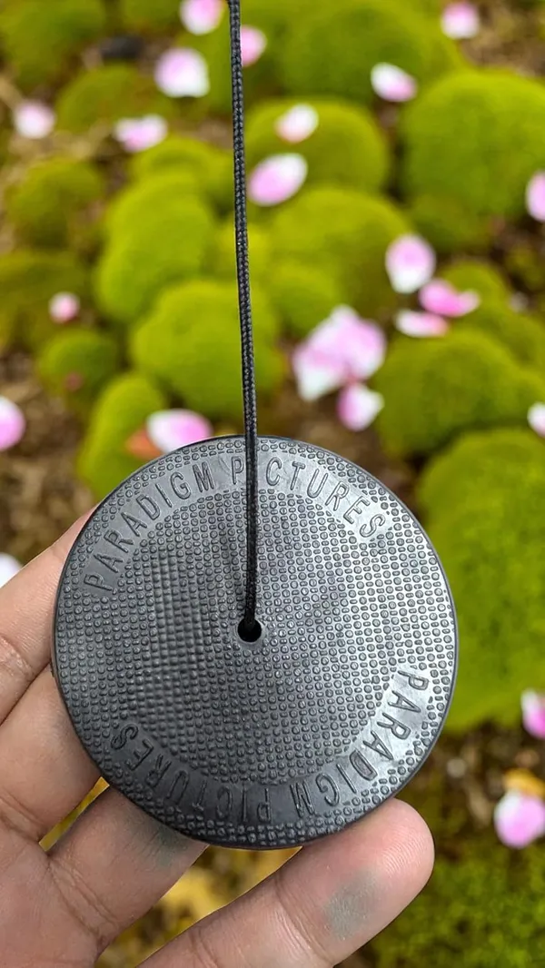 Paradigm_Pictures_Big_Wind_Chimes_30.5_Inch_|_Black_6_Pipe_Wind_Chime_for_Home_Positive_Energy,_Luck_&_Prosperity_|_Designer_Floral_Metal_Wind_Bell