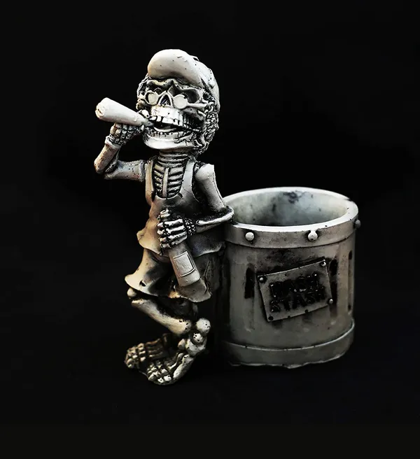 White_Ceramic_Smoking_Ashtray_?_Stylish_Gift_for_Men_&_Boys