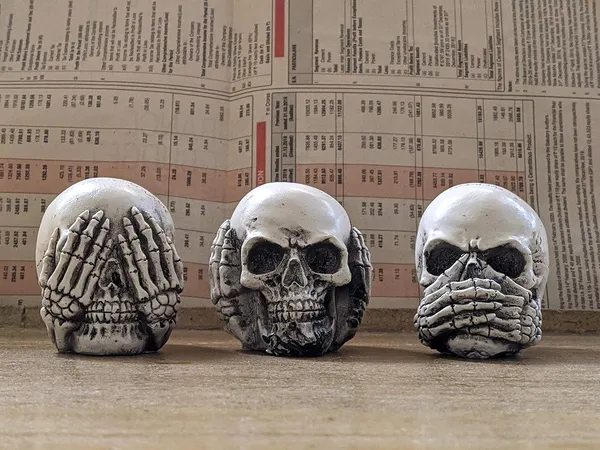 Three_Wise_Monkeys_White_Skull_Decor_Set_(Length_3_*Breadth_2_INCH_)
