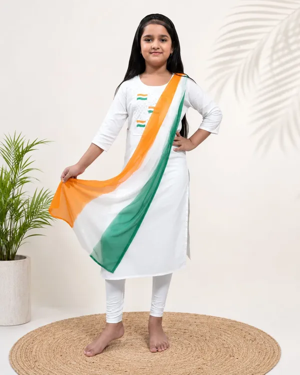 Kids_White_Tricolor_Cotton_Kurta_Set_with_Tricolor_Dupatta