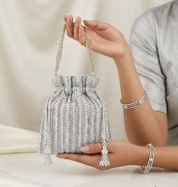 This_is_a_classic_Potli_bag,Beautiful_drawstring_pouch_often_used_in_traditional_fashion