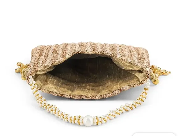 This_is_a_classic_Potli_bag,Beautiful_drawstring_pouch_often_used_in_traditional_fashion