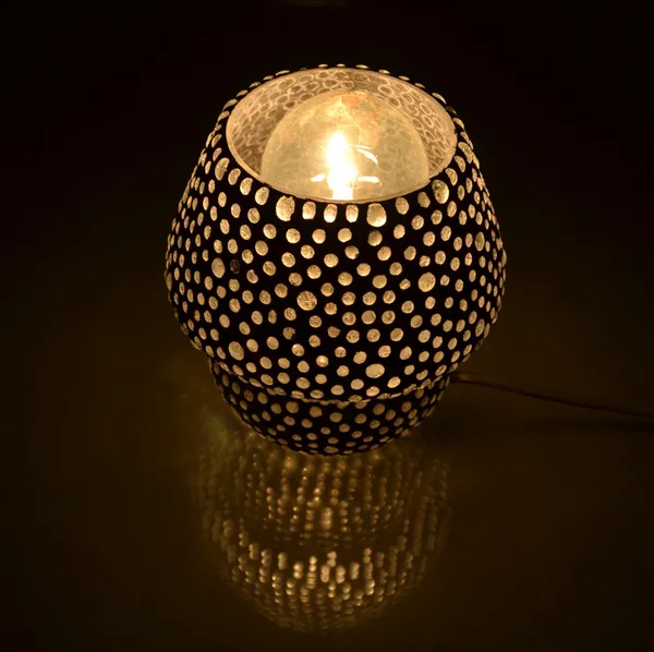 Black::White_Handicraft_Table_Lamp_For_Home_Decoration