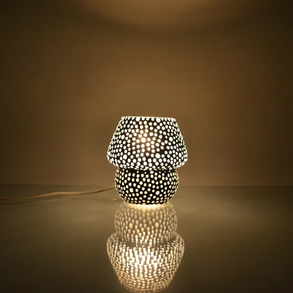 Black::White_Handicraft_Table_Lamp_For_Home_Decoration