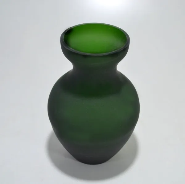 Green_Table_Decorative_Vase_For_Home_&_Office