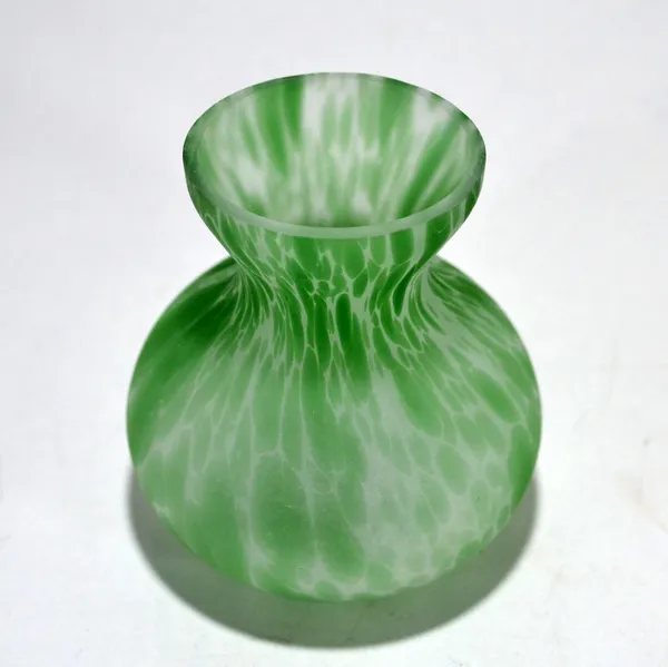 Green_Table_Decorative_Vase_For_Home_&_Office