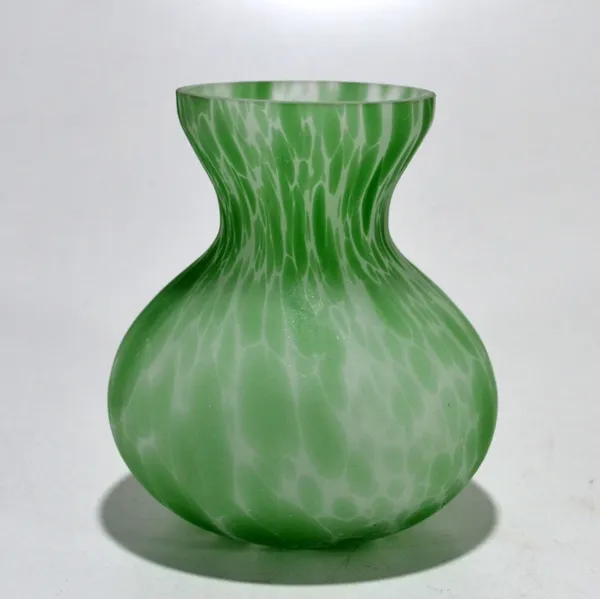 Green_Table_Decorative_Vase_For_Home_&_Office