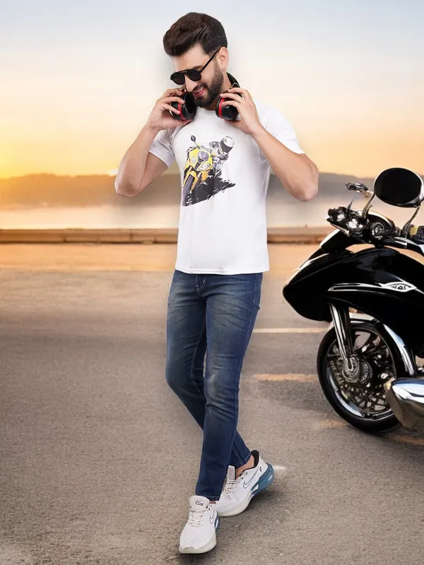 White_Oversized_Printed_T-Shirt_For_Unisex
