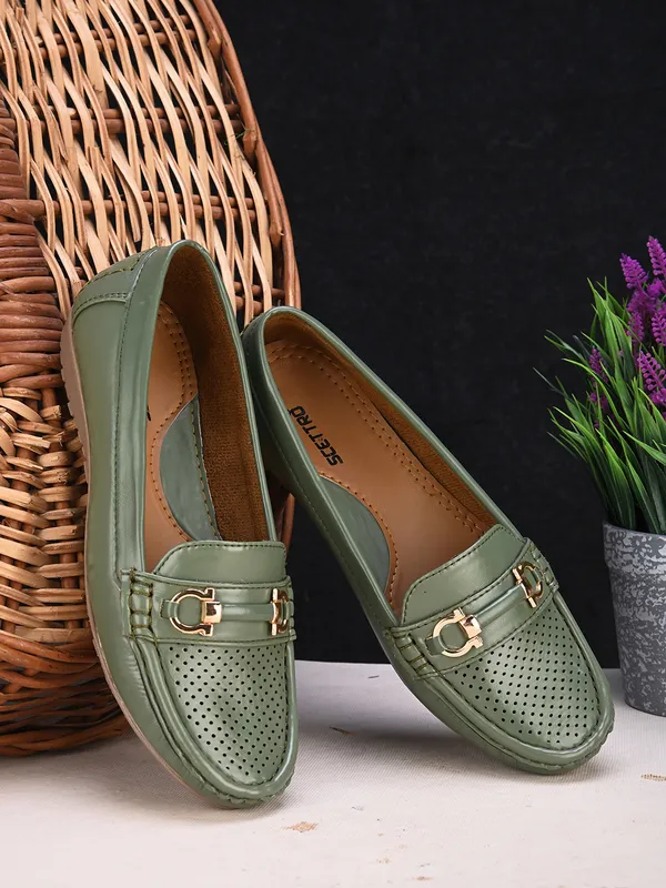 Olive_Faux_Leather_Eva_Sole_Loafers_For_Women