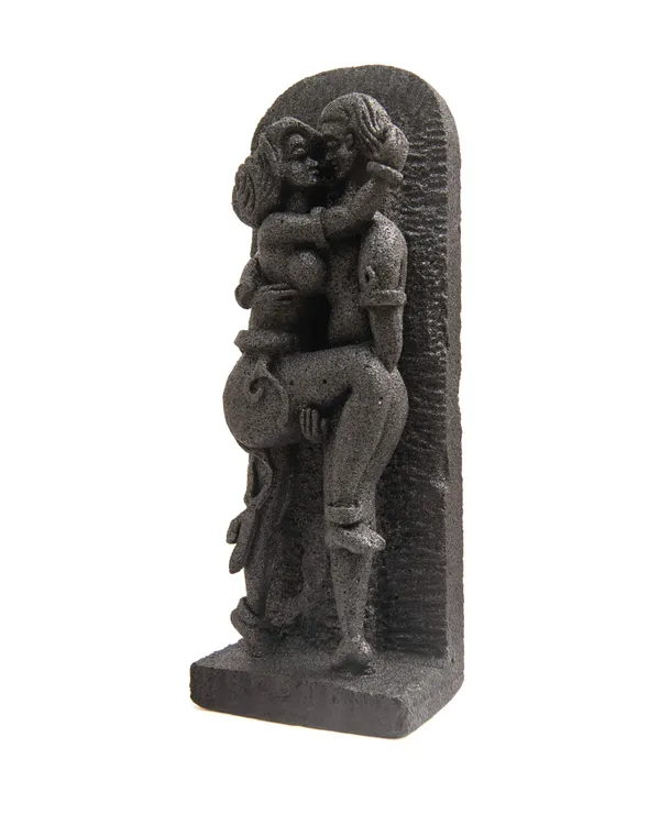 Khajuraho_Temple_Art,_Romantic_Couple,_Indian_Classical_Sculpture,_Hand-Carved,_Unique_Item,_24''