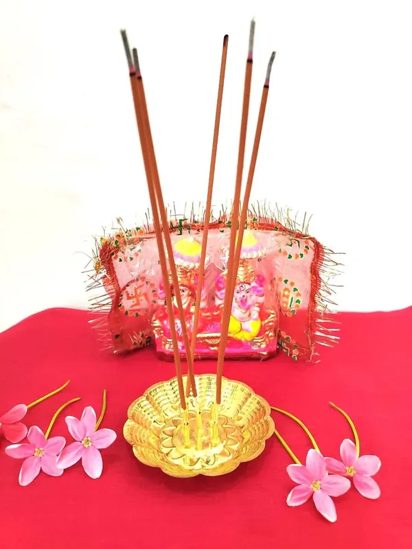 Brass_Incense_Stick_Holder,_Agarbatti_Stand_with_Ash_Catcher,_Gold,_4_Inch,_Best_for_Puja,_Pooja_Room,_Mandir,_Temple,_Home_&_Office_Decoration