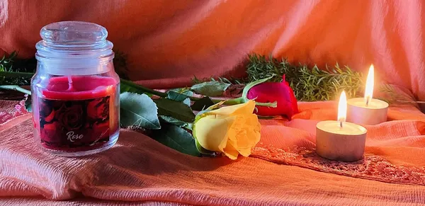 Pack_of_3_Glass_Jar_Scented_candles_(Fragrance_–_Rose,_Vanilla_&_Lemon_Grass)_Smokeless,_(25_Hours_Each)