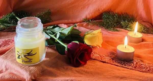 Pack_of_3_Glass_Jar_Scented_candles_(Fragrance_–_Rose,_Vanilla_&_Lemon_Grass)_Smokeless,_(25_Hours_Each)