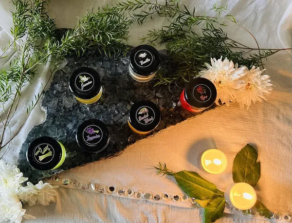 Pack_of_6_Mini_Jar_Scented_Candles,_(Fragrance_–_Lavender,_Lemon_Grass,_Vanilla,_Sandalwood,_Jasmine_&_Rose)_Smokeless,_(5_Hours_Each)