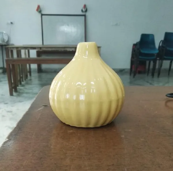 Ceramic_Flower_Vase/Pot,_Light_Yellow,_1_Piece_for_Living_Room,_Home_Décor_(Garlic_Type)