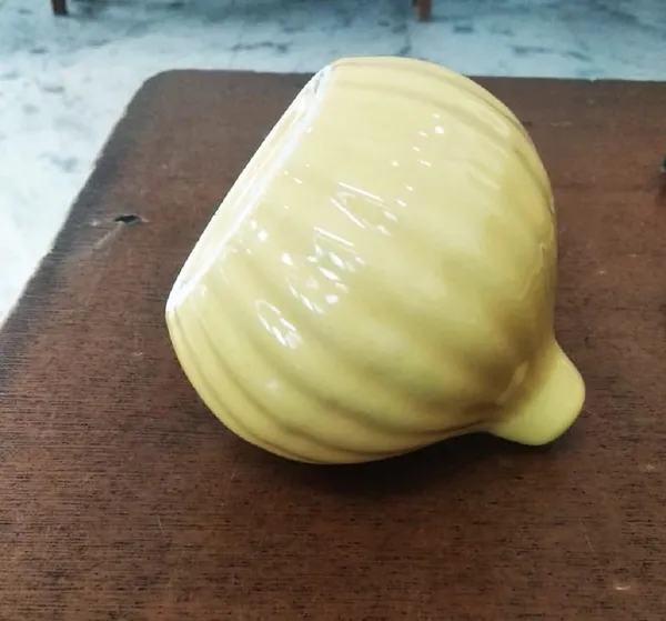 Ceramic_Flower_Vase/Pot,_Light_Yellow,_1_Piece_for_Living_Room,_Home_Décor_(Garlic_Type)