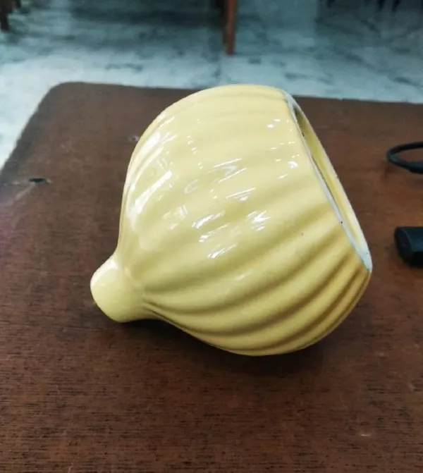 Ceramic_Flower_Vase/Pot,_Light_Yellow,_1_Piece_for_Living_Room,_Home_Décor_(Garlic_Type)