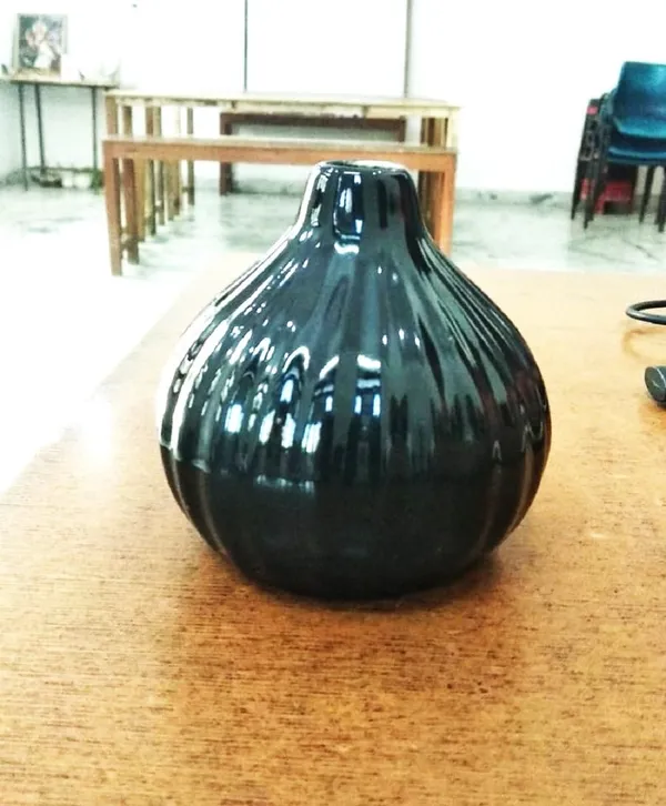 Ceramic_Flower_Vase/Pot,_Black,_1_Piece_for_Living_Room,_Home_Décor_(Garlic_Type)
