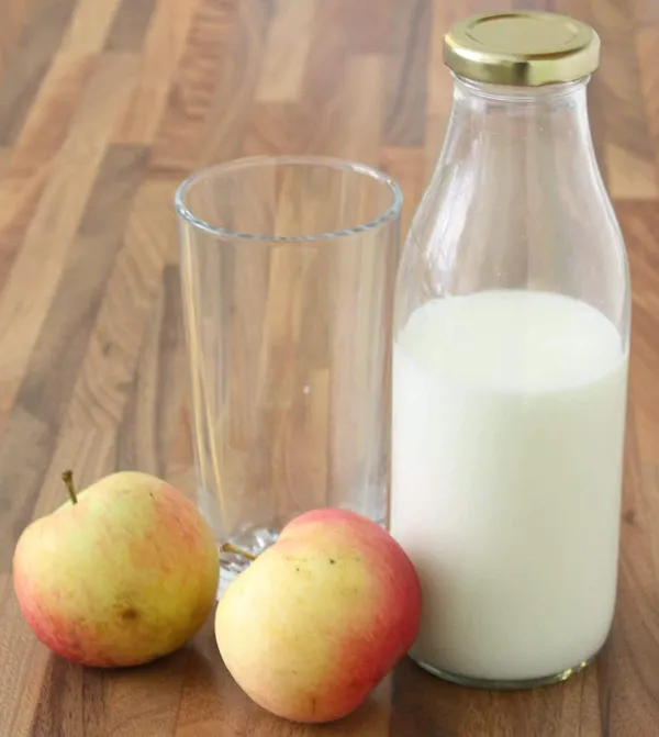 Milk_Water_and_Juice_Glass_Bottle_with_Air_Tight_Gold_Cap_(Transparent,_500_ml)_Set_of_1