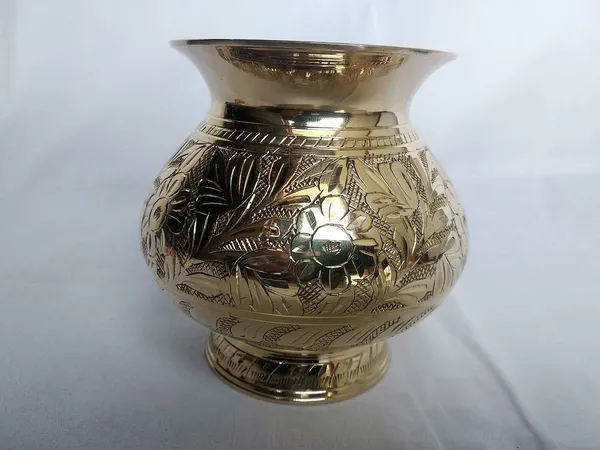 Pure_Brass_Lota_|_Kalash_|_Pooja_Lota_|_Puja_Lota_|_Karwachauth_Lota_(Design,_500_ml,_4.5_inch,_1_piece)_for_Diwali,_Wedding,_Mandir_Room,_Temple,_Festival