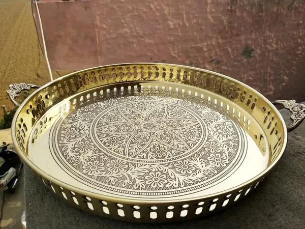 Brass_Round_Serving_Tray_With_Handle_12_Inch_For_Tableware,_Dinnerware,_Home,_Kitchen,_Pooja,_Puja,_Office,_Weddings,_Diwali_Gift_And_Festival.