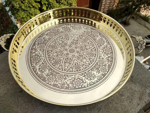 Brass_Round_Serving_Tray_With_Handle_12_Inch_For_Tableware,_Dinnerware,_Home,_Kitchen,_Pooja,_Puja,_Office,_Weddings,_Diwali_Gift_And_Festival.