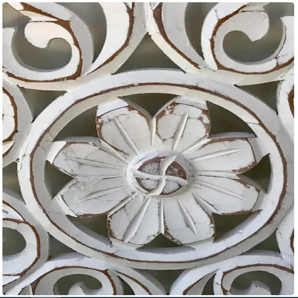 White_Graceful_Wall_Decor_&_Hangings_(24_X_24_Inch)