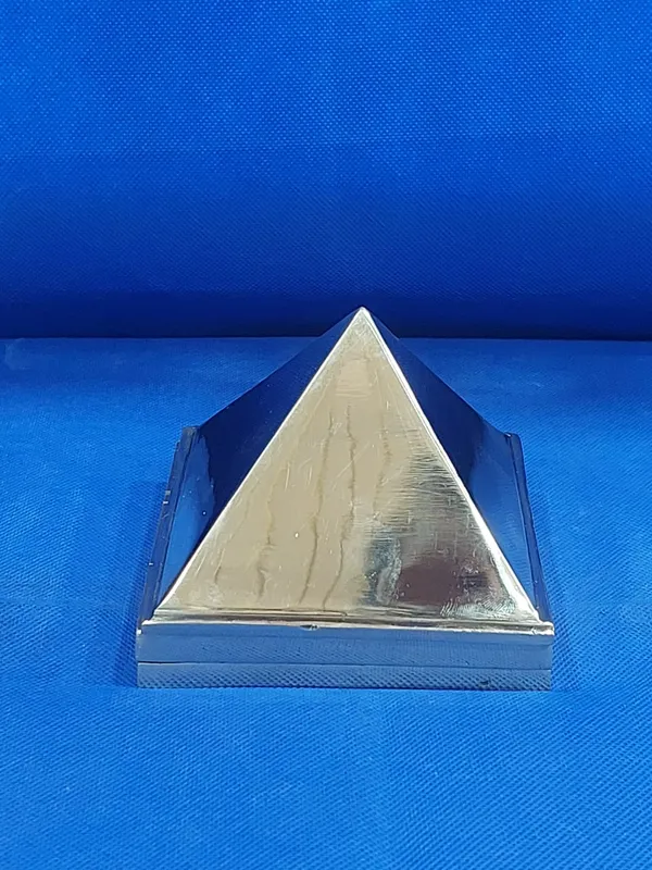 207_-_BRASS_PYRAMID_SET_(_ONE_X_NINE_X_EIGHTY_ONE_)_THREE_LAYER_(_4_inch_)
