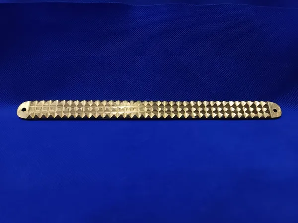 BRASS_108_PYRAMID_STRIP