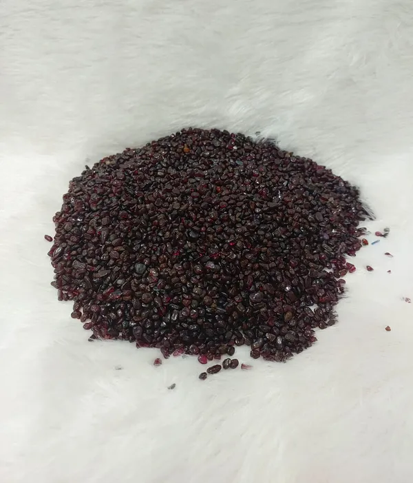 Garnet_Stone_/_Chips_(_Sun_)_(_12_mm_)_(_1_Kg_)