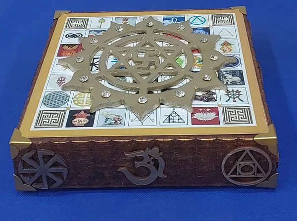 Vastu_Shree_Box_(_Vedic_)_For_Vastu_Rectification_and_Energisation_of_the_Place_and_Human