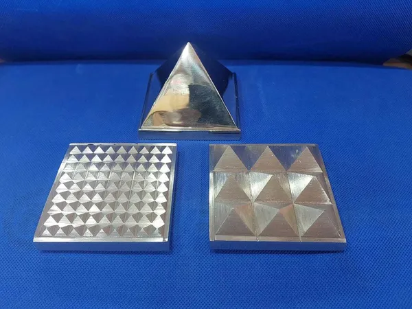 206_-_BRASS_PYRAMID_SET_(_ONE_X_NINE__EIGHTY_ONE_)__THREE_LAYER_-_3_INCH