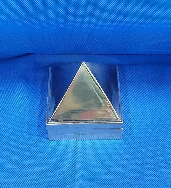 206_-_BRASS_PYRAMID_SET_(_ONE_X_NINE__EIGHTY_ONE_)__THREE_LAYER_-_3_INCH