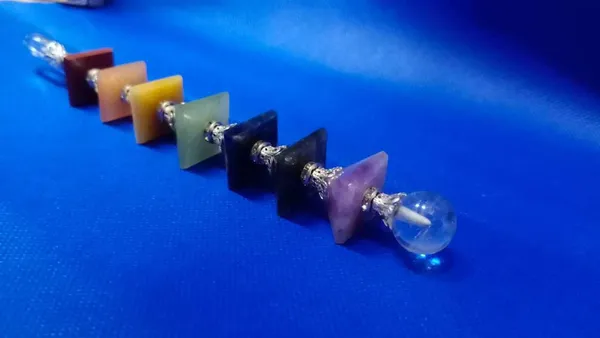 Multicolor_7_Chakra_Gemstone_Pyramid_Healing_Stick_Crystal_Yantra