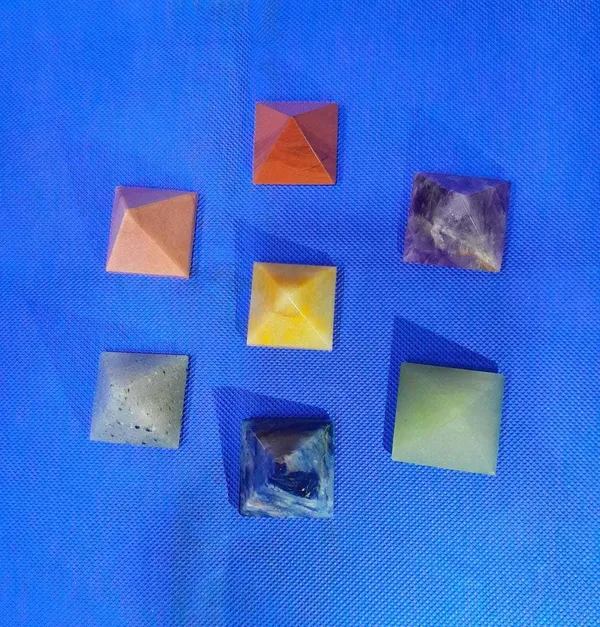 Multicolor_Chakra_Pyramid_Set_Helps_To_Clear_&_Stimulate_Each_Energy_Center_Decorative_Showpiece_-_2.5_Cm